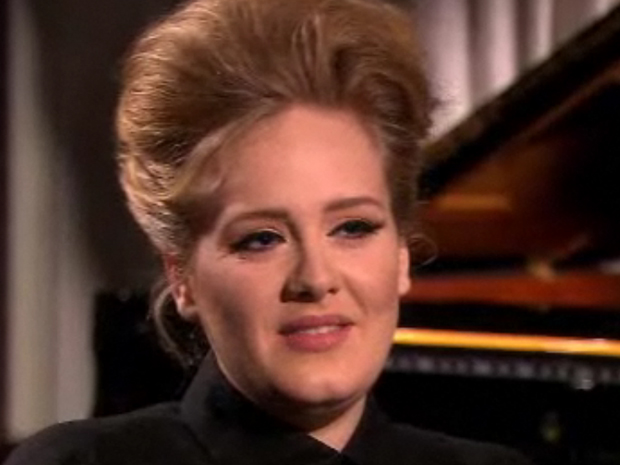 Adele em entrevista para a NBC (Foto: Reprodução)