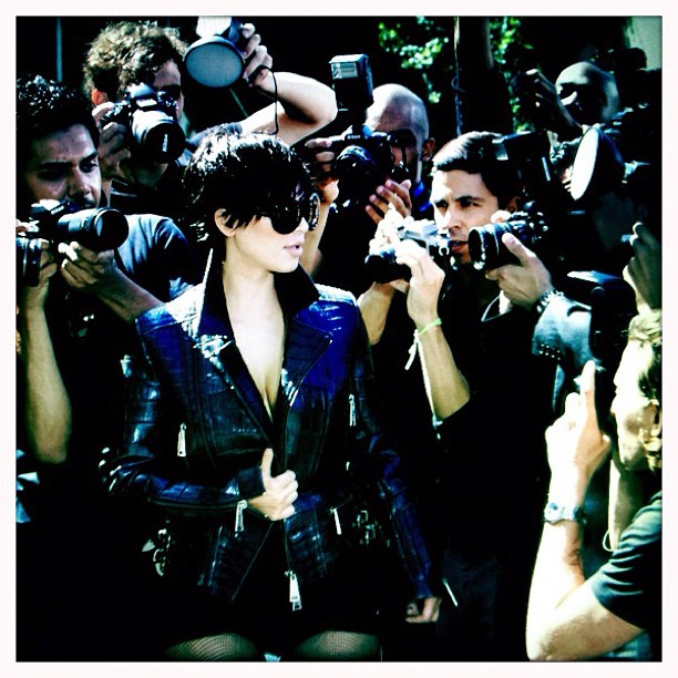 Kim Kardashian posa para ensaio da 'Vogue Itália' (Foto: Twitter/Reprodução)
