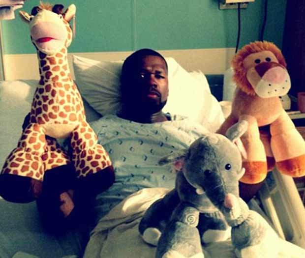 Internado, o rapper 50 Cent fez questão de mostrar  no Twitter que não aguentava mais ficar no hospital.