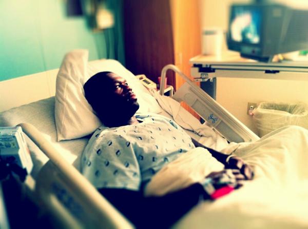 Rapper 50 Cent posta foto em hospital (Foto: Reprodução/Twitter)