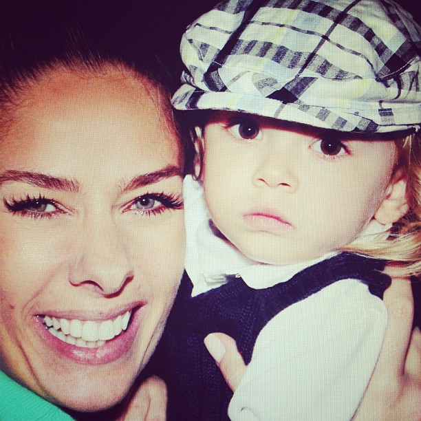 Adriane Galisteu posa com o filho Vittorio (Foto: Reprodução/Twitter)