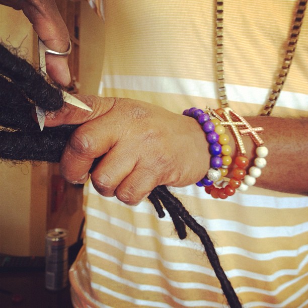 Rihanna corta dreadlocks (Foto: Instagram)