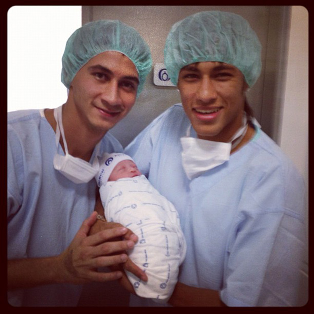 Neymar posta foto com Ganso e a filhinha (Foto: Instagram / Reprodução)