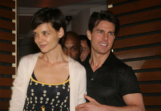 Tom Cruise e Katie Holmes anunciaram a separação na semana passada, depois de 5 anos de casamento. Os termos do divórcio não saíram, mas consta que a atriz ficará com US$ 15 milhões (acordo pré-nupcial lhe garante US$ 3 milhões por ano de casada)