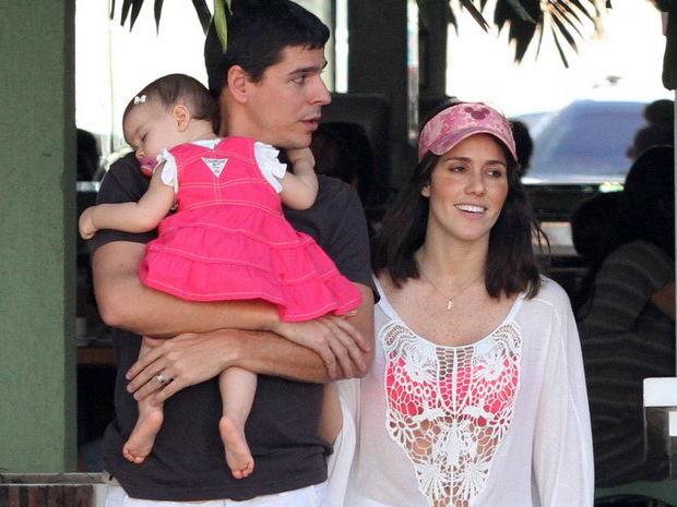 Fernanda Pontes e familia no Rio (Foto: Clayton Militão/Fotorio News)