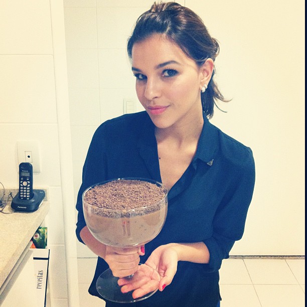 Mariana Rios exibe doce preparado por ela (Foto: Twitter/ Reprodução)