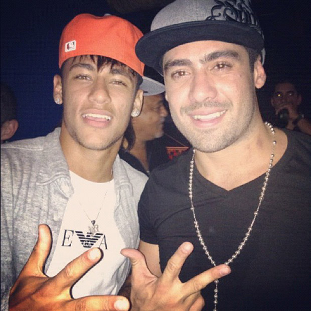 O ex-BBB Yuri posta foto com Neymar (Foto: Instagram / Reprodução)