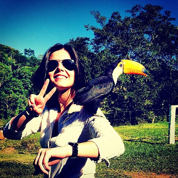 Giovanna Lancellotti posta foto com tucano (Foto: Instagram)