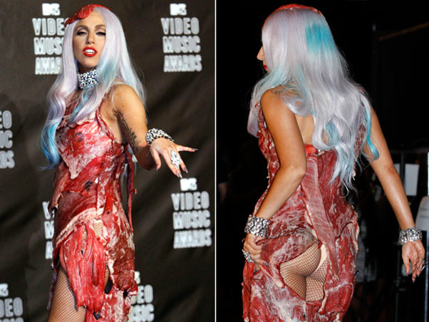 1) Lady Gaga adora chocar, principalmente com seus looks. Em 2010, ela usou uma roupa feita de carne para ir ao Video Music Awards e conseguiu o que queria: chamar atenção