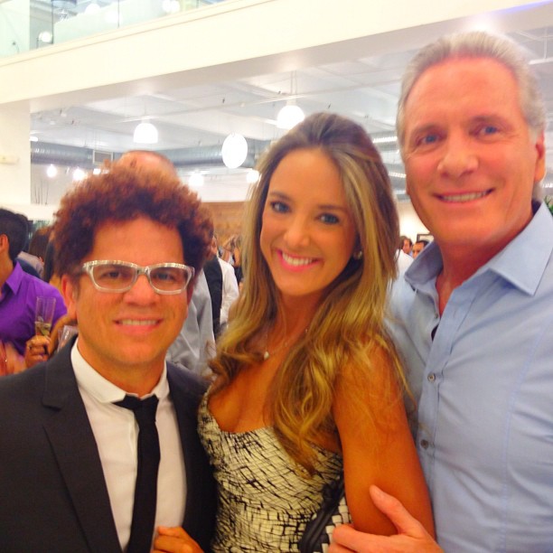 Romero Britto, Ticiane Pinheiro e Roberto Justus em Miami, nos EUA (Foto: Twitter/ Reprodução)