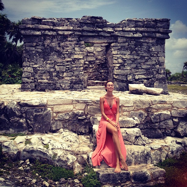 Thaila Ayala posa no México (Foto: Reprodução/Instagram)