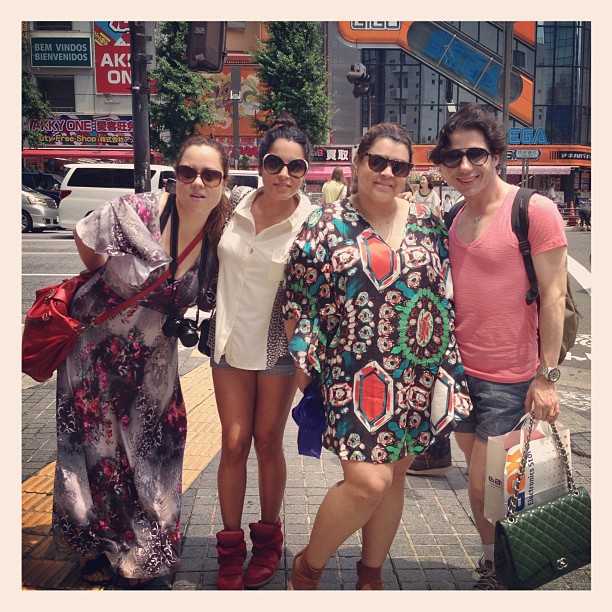Preta Gil com amigos em Tóquio, no Japão (Foto: Instagram/ Reprodução)