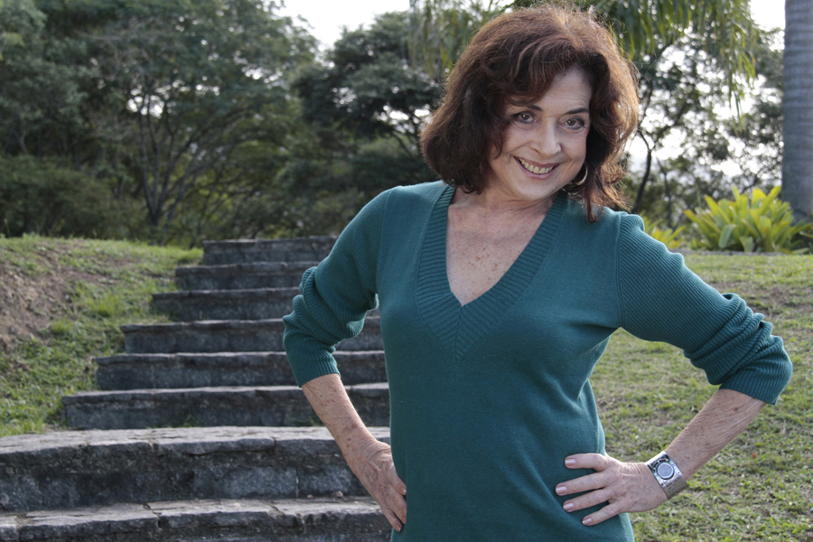 Betty Faria está com 72 anos e vive a Pilar de "Avenida Brasil"