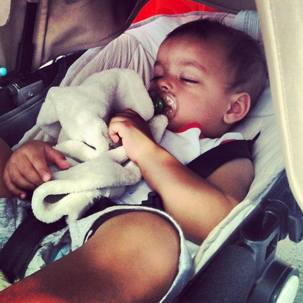 Juliana Silveira posta foto do filho durante viagem (Foto: Instagram / Reprodução)