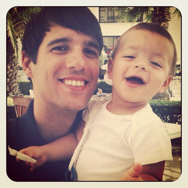 Juliana Silveira posta foto do filho com o marido (Foto: Instagram / Reprodução)