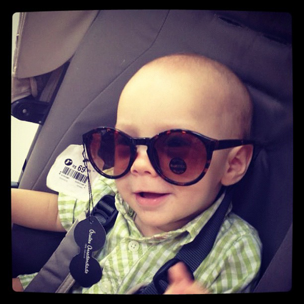 Neymar posta foto fofa do filho com óculos escuros (Foto: Instagram / Reprodução)