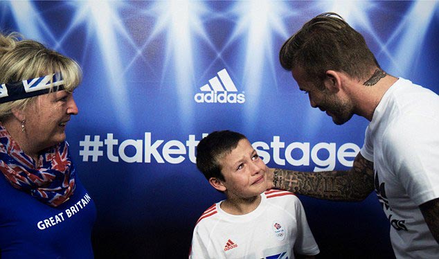 David Beckham encontra com fã mirim emocionado (Foto: Reprodução)