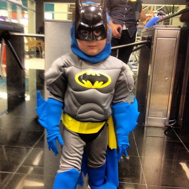 Otávio Mesquita posta foto do filho vestido de Batman (Foto: Instagram / Reprodução)