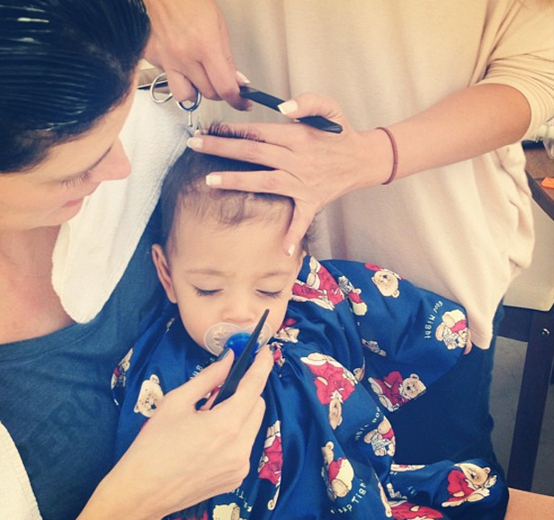 1º corte de cabelo do Bernardo, filho da Isabella Fiorentino (Foto: Instagram / Reprodução)