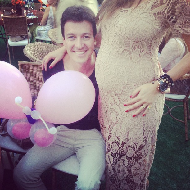 Vera Viel com Rodrigo Faro em festa de Arthur, filho de Eliana (Foto: Reprodução Instagram)