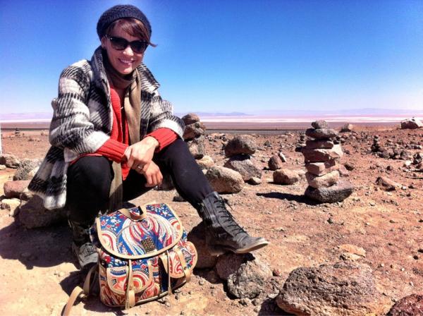 Geovanna Tominaga passeia pelo deserto do Atacama, no Chile (Foto: Reprodução / Twitter)