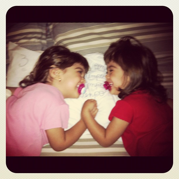 Giovanna Antonelli mostra foto de suas gêmeas, Antônia e Sofia (Foto: Reprodução/Instagram)
