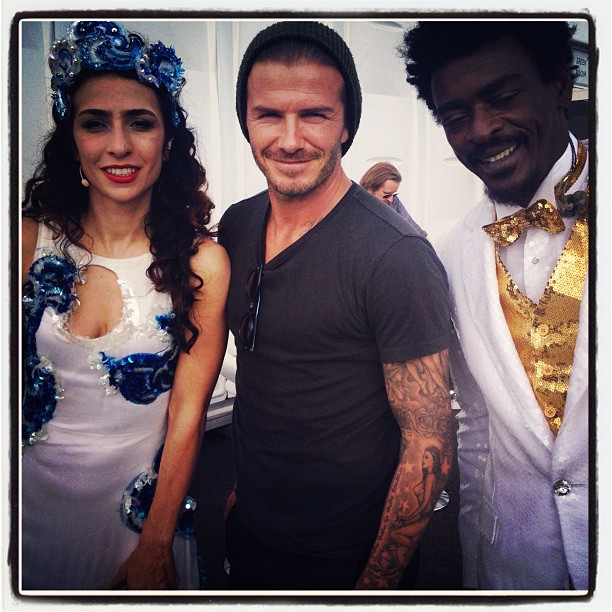 Seu Jorge com Marisa Monte e David Beckham no encerramento das Olimpíadas de Londres (Foto: Reprodução / Twitter)