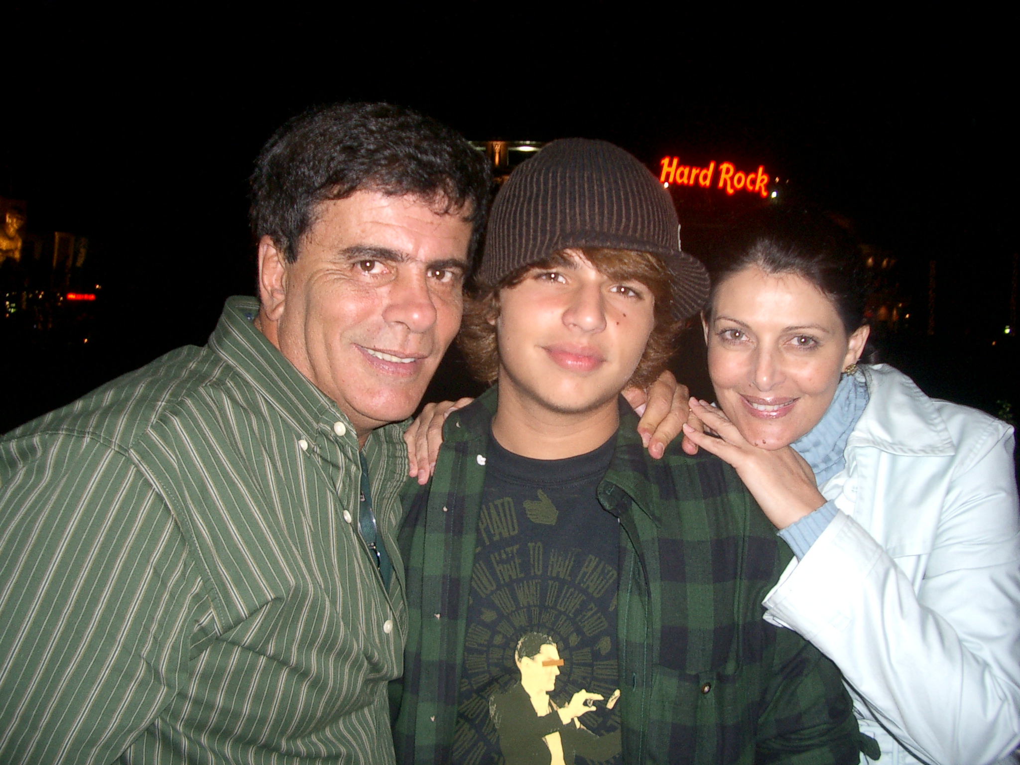 Diego Montez novinho com o pai, o apresentador Wagner Montes, e a mãe, a atriz Sônia Lima