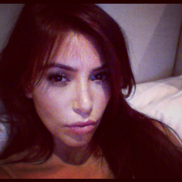 Kim Kardashian posta foto antes de dormir (Foto: Reprodução/Instagram)