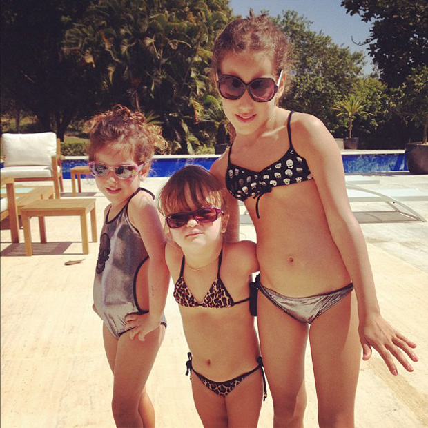 Rafa Justus na piscina com as filhas de Rodrigo Faro (Foto: Instagram / Reprodução)
