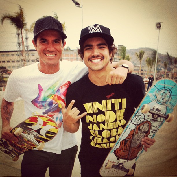 Caio Castro com o skatista Bob Burnquist (Foto: Instagram)