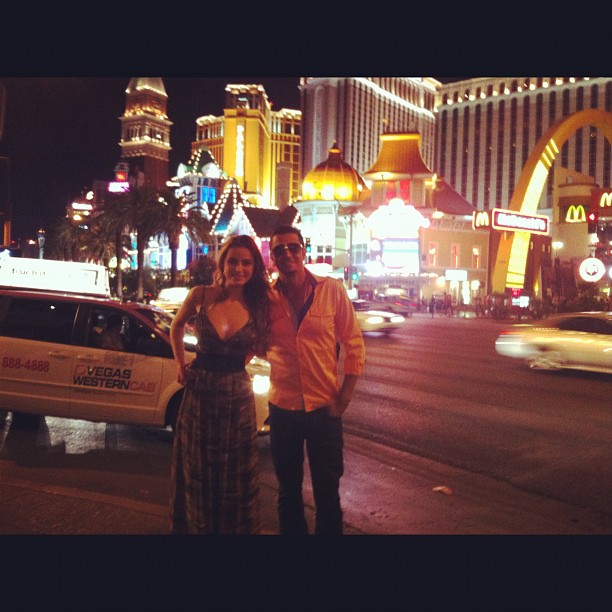 Latino com a namorada Rayanne Moraes em Las Vegas, nos Estados Unidos (Foto: Instagram/ Reprodução)
