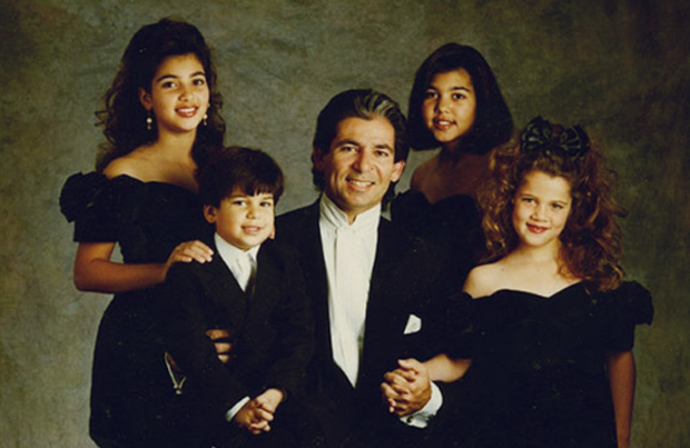 Kim Kardashian posta foto antiga com a família (Foto: Reprodução / Twitter)