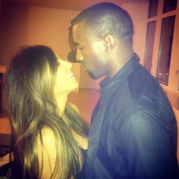 Kim Kardashian e Kanye West (Foto: Reprodução/Twitter)