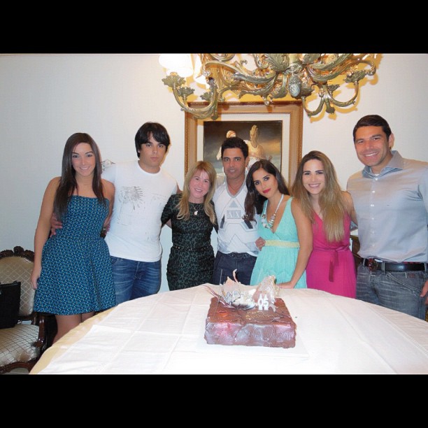Zilu posta foto da família reunida (Foto: Reprodução/Instagram)