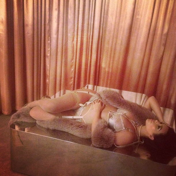 Kim Kardashian posta foto de lingerie (Foto: Instagram)