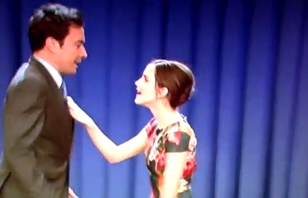 Emma Watson dança com Jimmy Fallon (Foto: YouTube / Reprodução)