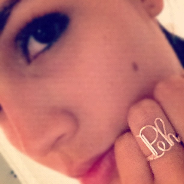 Pérola Faria exibe anel personalizado (Foto: Instagram/ Reprodução)