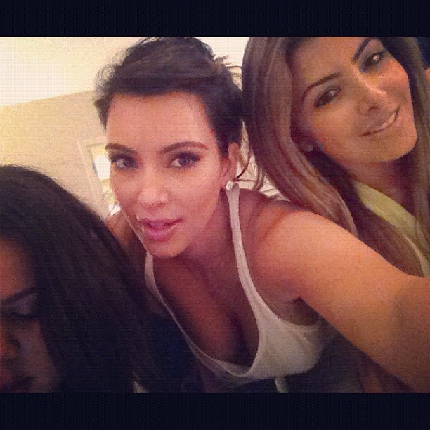 Kim Kardashian com a irmã, Khloe Kardashian, e uma amiga (Foto: Instagram/ Reprodução)