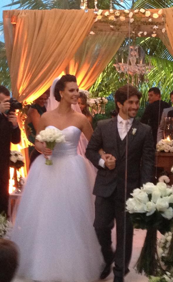 Camila e o noivo, Roberto Rodrigues (Foto: Reprodução/Facebook)