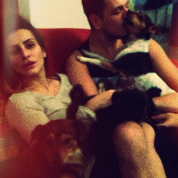 Cleo Pires posta foto com o marido e o cachorro (Foto: Instagram / Reprodução)