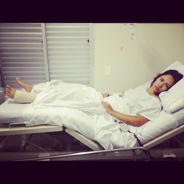 Ex-BBB Jake posta foto em hospital (Foto: Reprodução / Instagram)