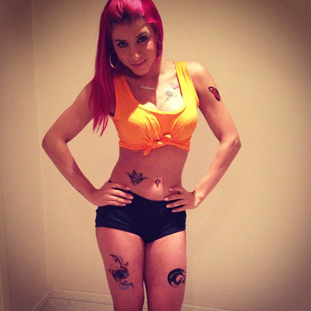 Panicat Thais Bianca exibe tatuagens falsas (Foto: Instagram/ Reprodução)