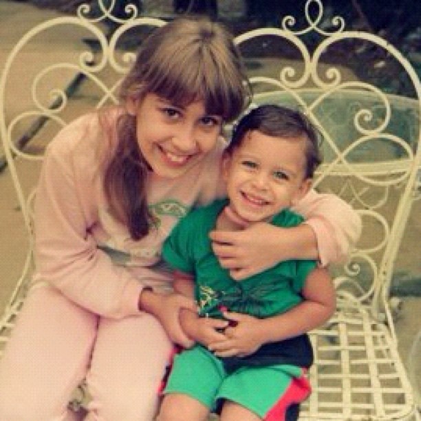 Jesus Luz posta foto da infância ao lado da 'tia' (Foto: Instagram / Reprodução)