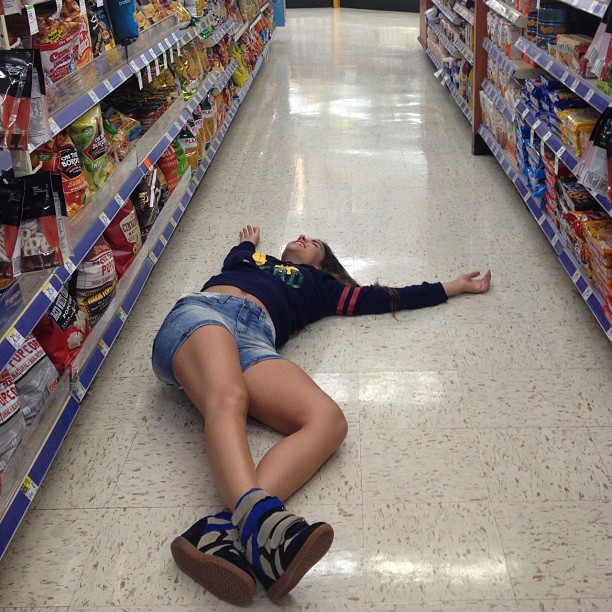 Ex-BBB Laisa em supermercado em Orlando, nos Estados Unidos (Foto: Instagram/ Reprodução)