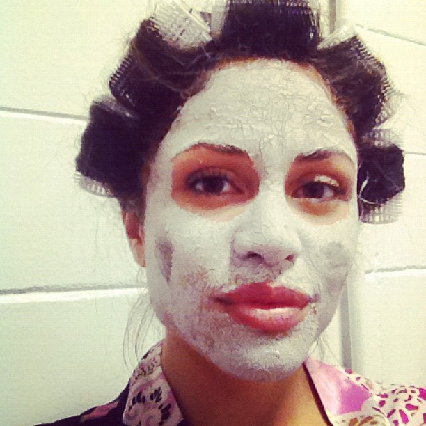 Maria Melilo, ex-bbb, com máscara no rosto (Foto: Instagram / Reprodução)