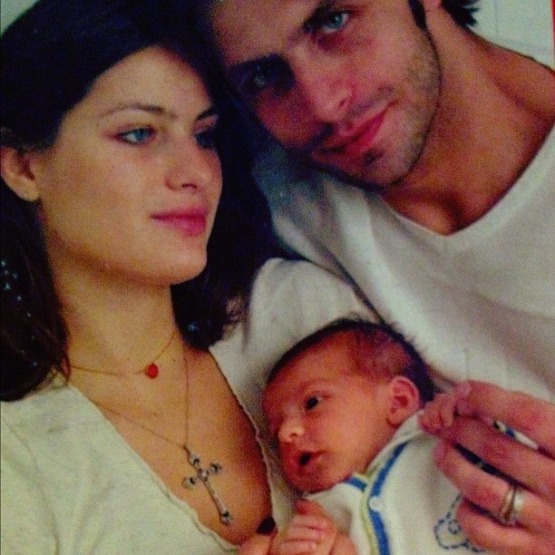 Isabeli Fontana, Henri Castelli e o filho Lucas (Foto: Instagram / Reprodução)