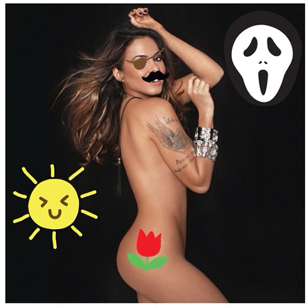 Alinne Rosa brinca com foto sua sem roupa (Foto: Instagram)