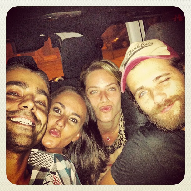 Ricardo Pereira, Francisca Pinto, Giovanna Ewbank e Bruno Gagliasso posam juntos (Foto: Instagram/ Reprodução)
