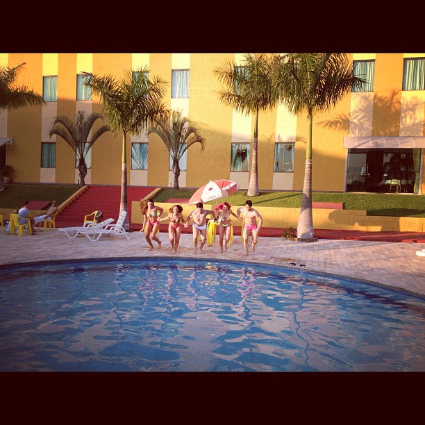 Panicats se divertem na piscina (Foto: Reprodução/ Instagram)